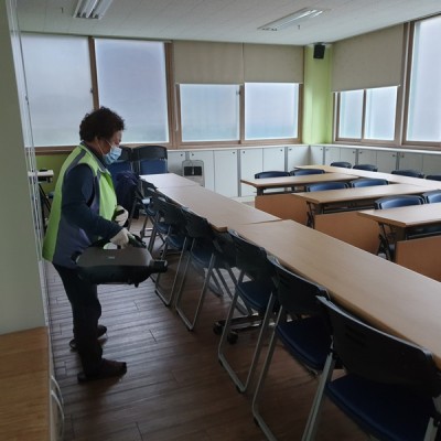 코로나19 바이러스 예방을 위한 센터 소독 실시 이미지